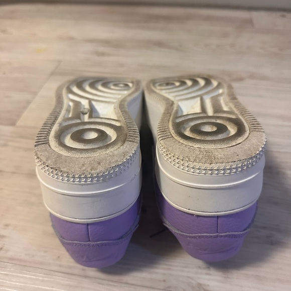 Nike Air Force light purple size 8W but feel like they fit like a 7W - Picture 3 of 5